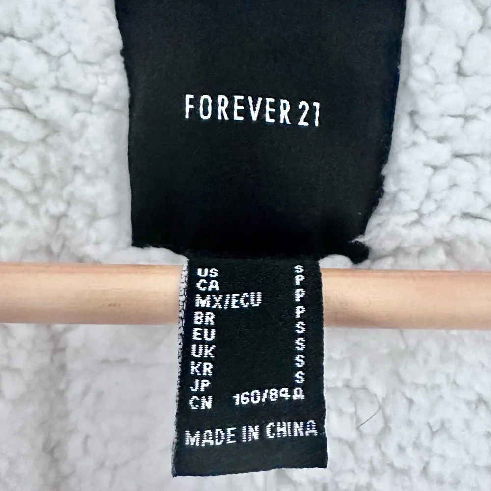 Forever 21 women’s mint green soft faux fur  bomber puffer plush jacket small - Picture 5 of 11